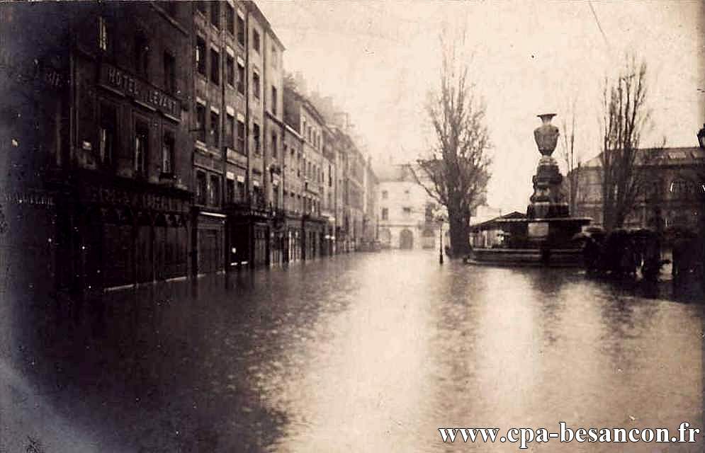 Les Inondations en 1910 - BESANÇON - Rue des Boucheries - Place de la Révolution